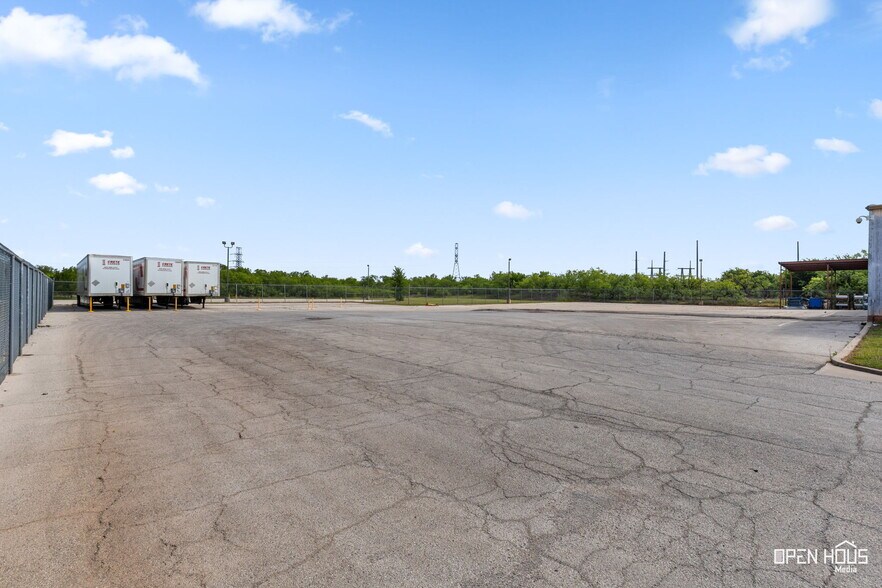 More Photos Of 208 Randy Dr, Wichita Falls Warehouse For Sale