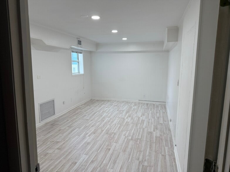 More Photos Of 235 9th Ave N, Jacksonville Beach Loft Creative Space For Lease