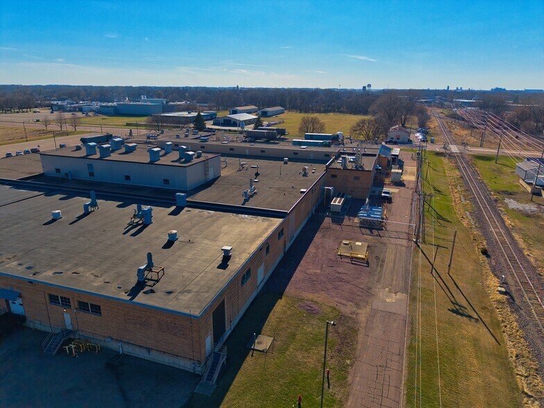 More Photos Of 710 N State St, Fairmont Industrial For Sale