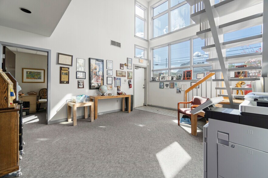 More Photos Of 410 S Main St, Pleasantville Office For Sale