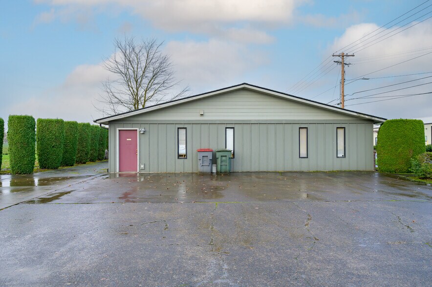 More Photos Of 1940 NE Colvin Ct, McMinnville Industrial For Lease