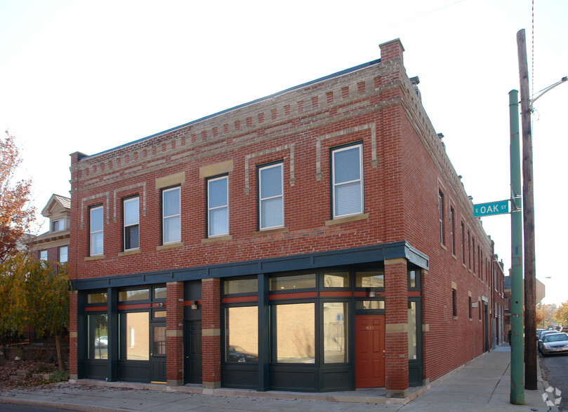 Primary Photo Of 901-903 Oak St, Columbus Bar For Lease