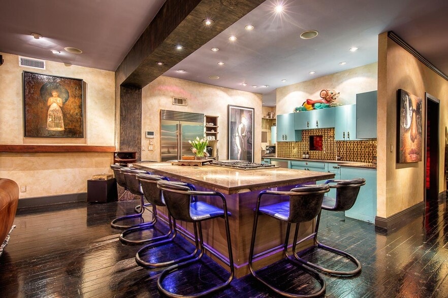 More Photos Of 213 Printers Aly, Nashville General Retail For Sale