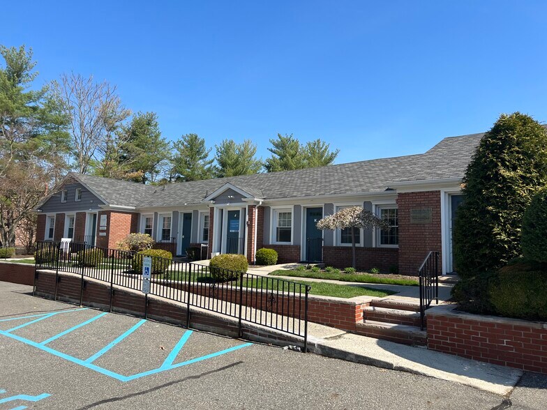 More Photos Of 65 E Northfield Rd, Livingston Medical For Lease