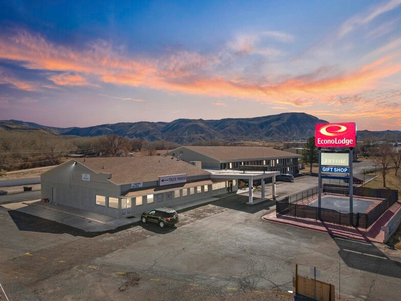 Primary Photo Of 1225 S State St, Salina Hotel For Sale