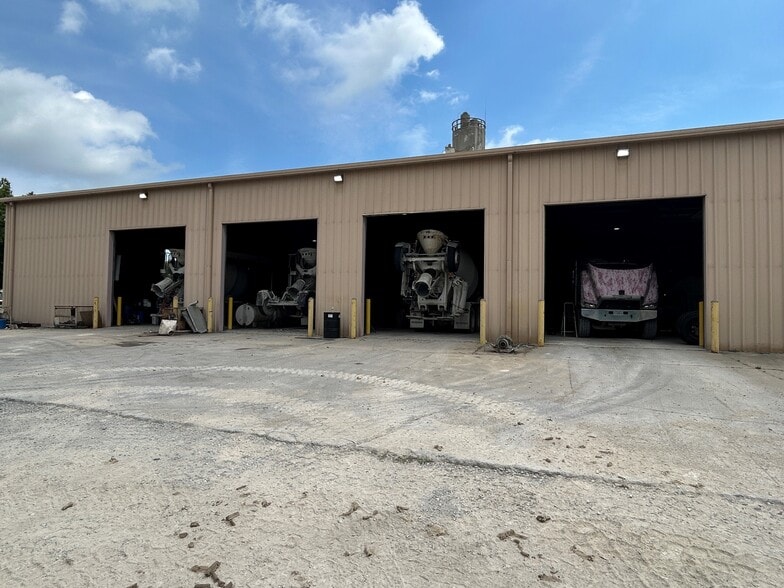 More Photos Of 5010 Old Alton Edwardsville Rd, Edwardsville Industrial For Sale