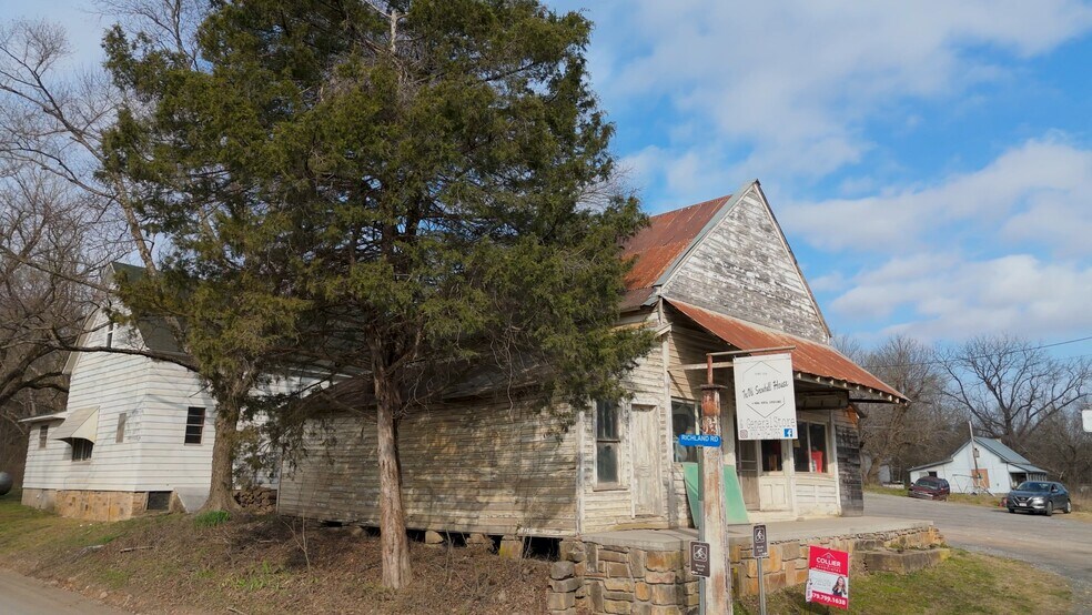 More Photos Of 128 River Rd, Marshall General Retail For Sale