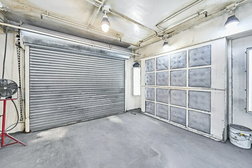 More Photos Of 519 Brock St N, Whitby Auto Repair For Sale