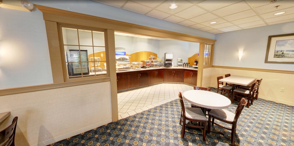 More Photos Of 110 Middle St, Fairhaven Hotel For Lease