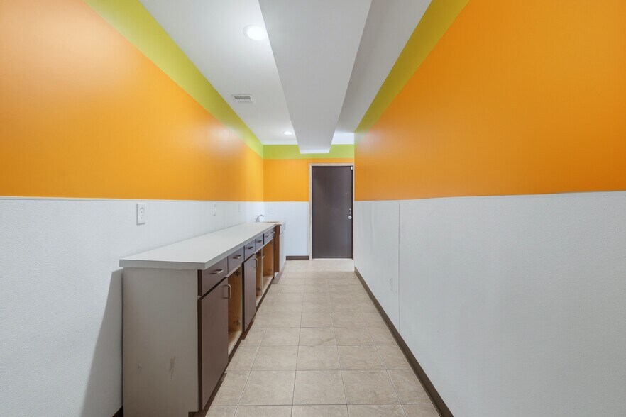 More Photos Of 5405 Bergenline Ave, West New York Storefront Retail Office For Lease