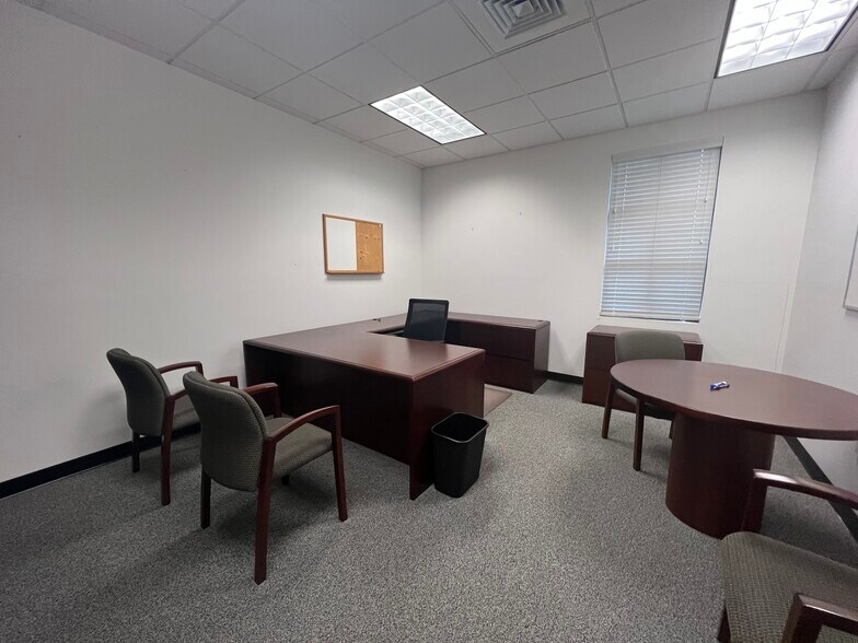 More Photos Of 2810 Meredyth Dr, Albany Medical For Lease