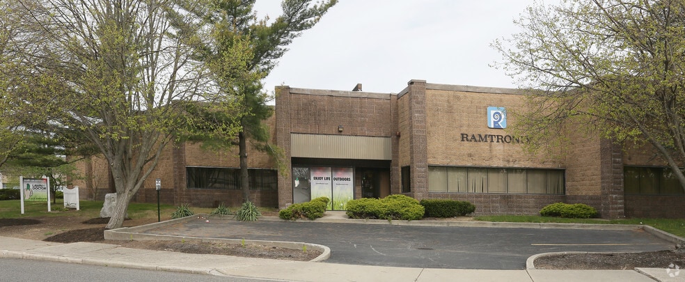 More Photos Of 65-79 E Jefryn Blvd, Deer Park Industrial For Sale