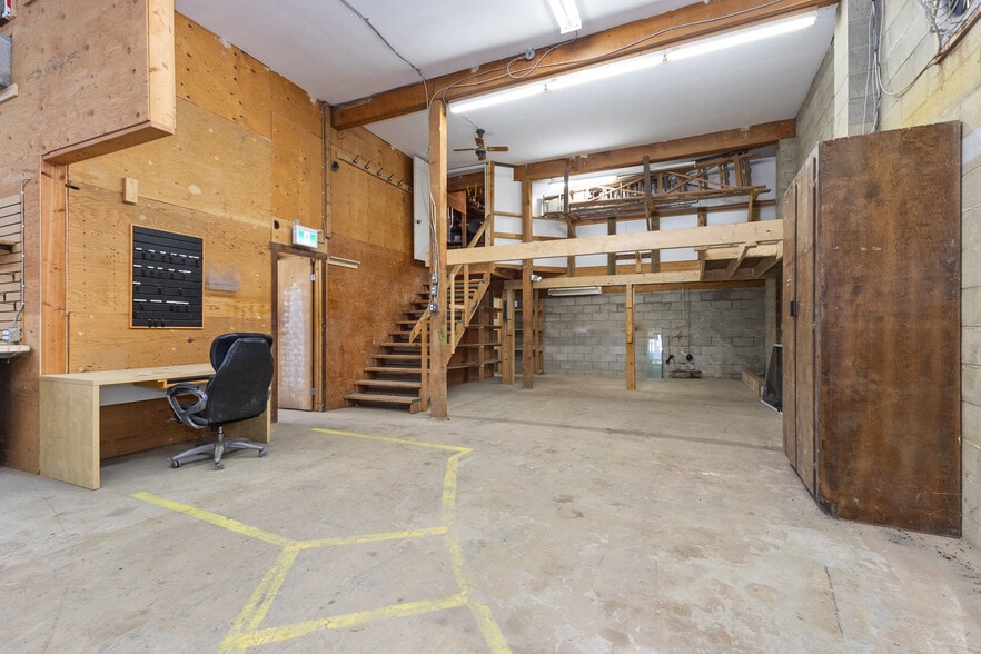 More Photos Of 2253-2265B W Railway St, Abbotsford Warehouse For Lease