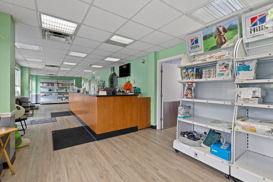 More Photos Of 5915 Belair Rd, Baltimore Veterinarian Kennel For Sale