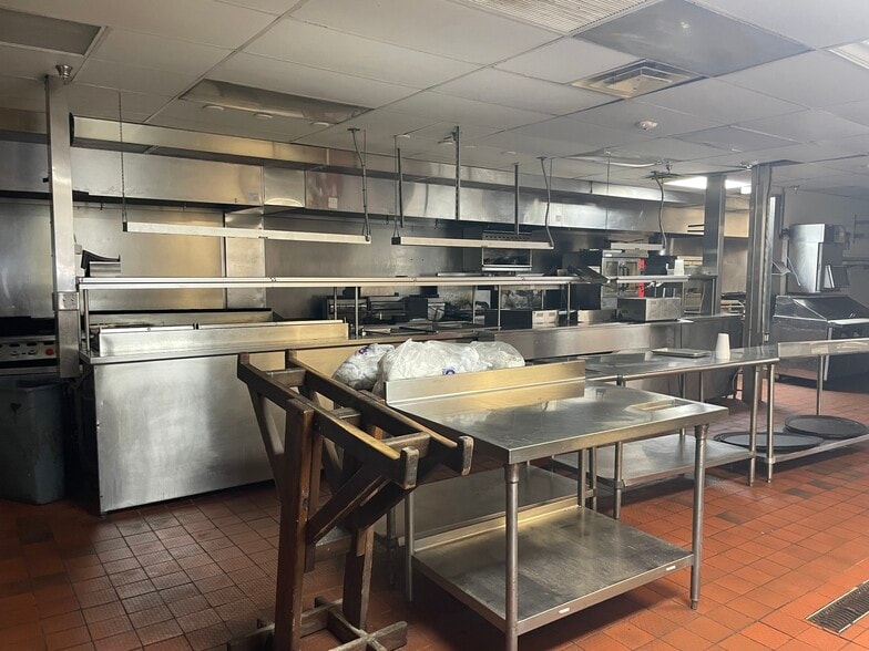 More Photos Of 905 E Gregory St, Pensacola Restaurant For Sale