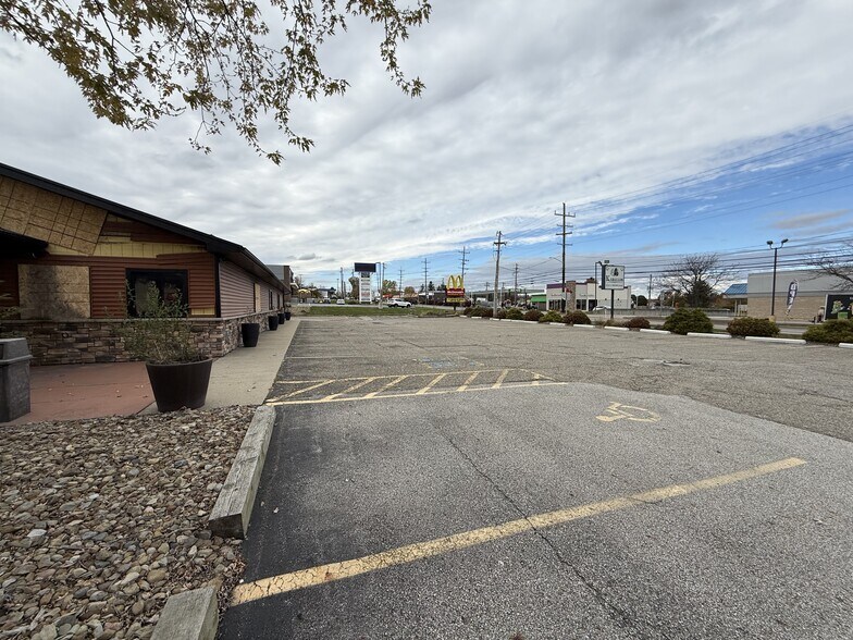 More Photos Of 15585 W High St, Middlefield General Retail For Lease