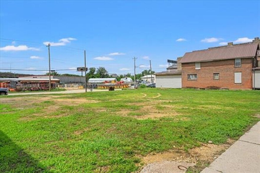 More Photos Of 166 Sinsinawa Avenue Ave, East Dubuque Land For Lease