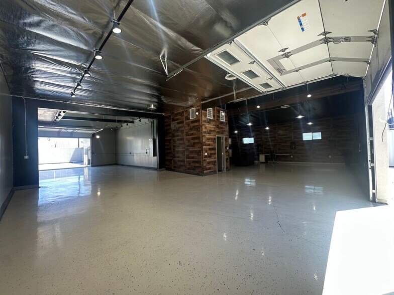 More Photos Of 7255 Atoll Ave, North Hollywood Manufacturing For Lease