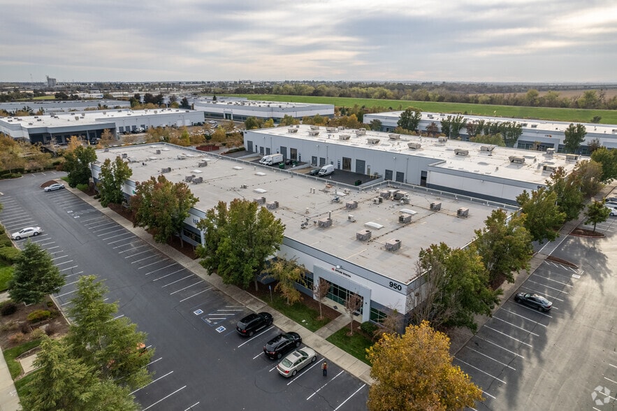 More Photos Of 950 Riverside Pky, West Sacramento Flex For Lease