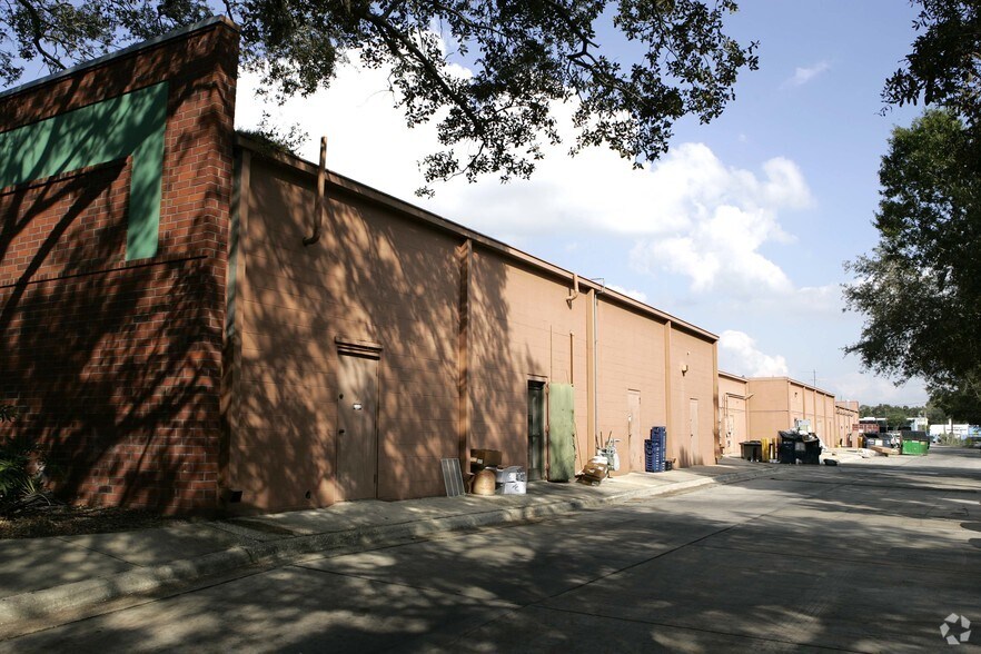 More Photos Of 4941 E Busch Blvd, Tampa Storefront For Lease