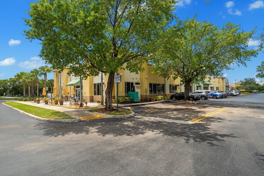 More Photos Of 10101-10181 W Commercial Blvd, Fort Lauderdale Unknown For Lease