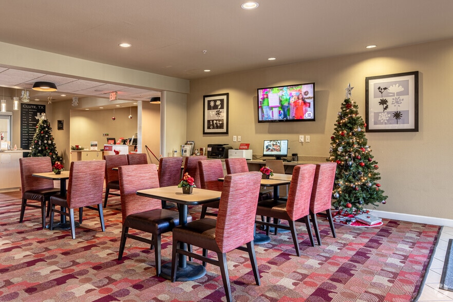 More Photos Of 1003 W Highway 332, Clute Hotel For Sale