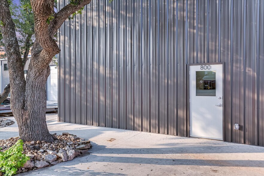 More Photos Of 15210 Fitzhugh Rd, Austin Warehouse For Sale