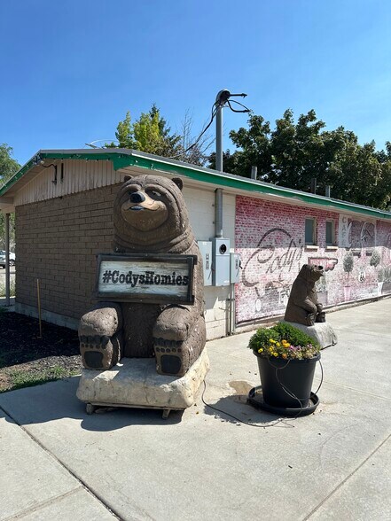 More Photos Of 88 S Bear Lake Blvd, Garden City Hospitality For Sale