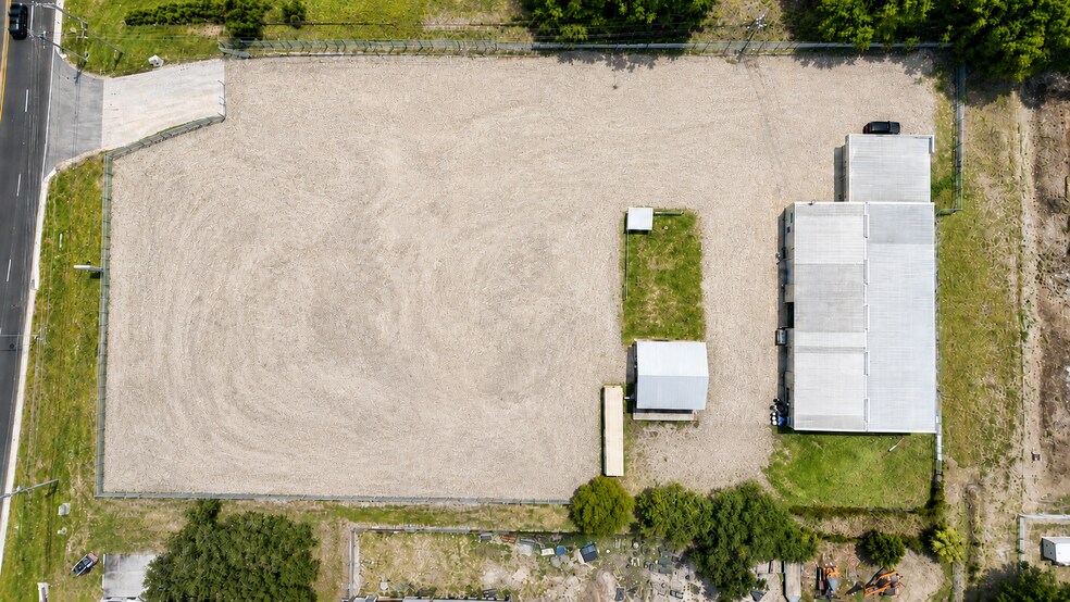 More Photos Of 2702 Drane Field Rd, Lakeland Warehouse For Lease