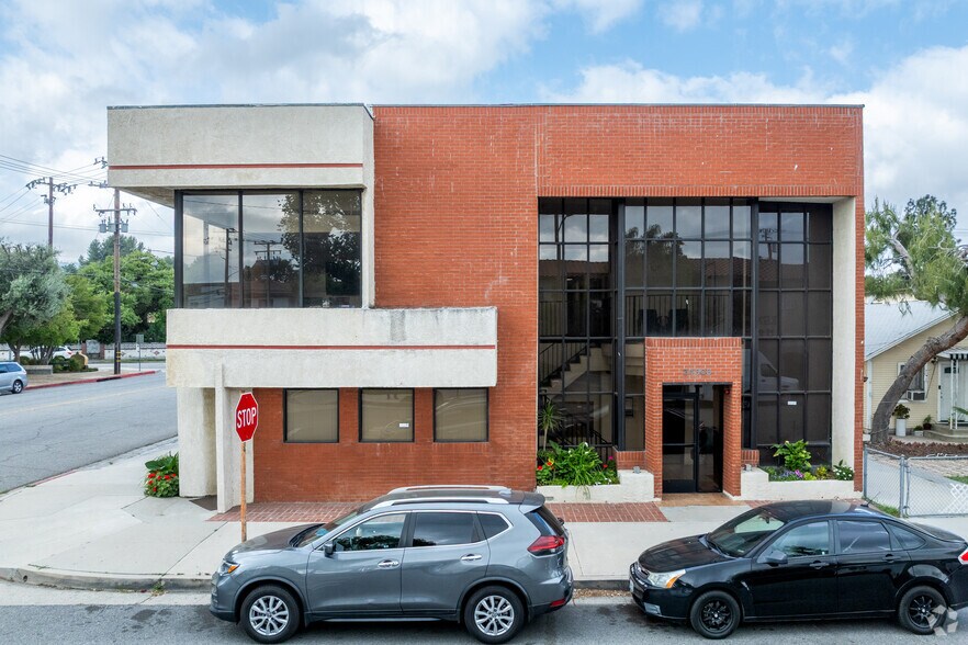 More Photos Of 24303 Walnut St, Santa Clarita Office For Lease