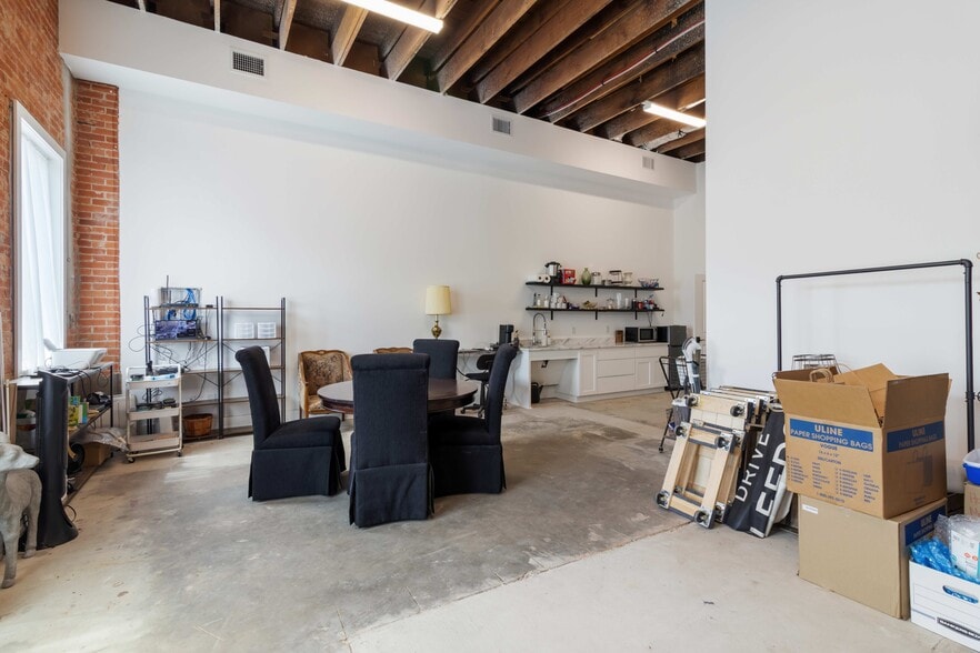 More Photos Of 205 S Main St, Bryan Storefront For Lease