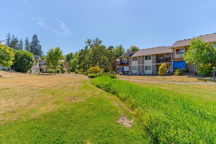 More Photos Of 2048 NE Highway 99W, McMinnville Apartments For Sale