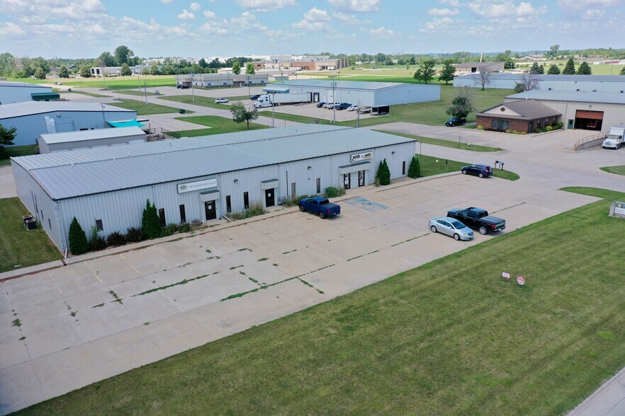 More Photos Of 1801 N 13th Ave E, Newton Flex For Lease