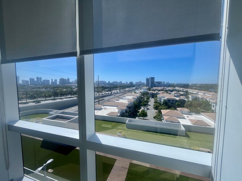 More Photos Of 20200 W Dixie Hwy, Aventura Office For Sale
