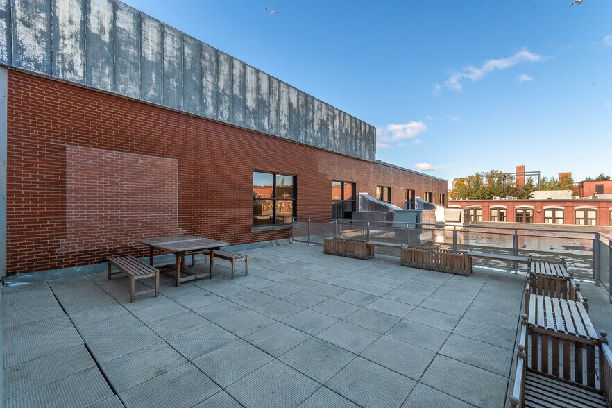 More Photos Of 4760 Rue Acorn, Montréal Research And Development For Lease