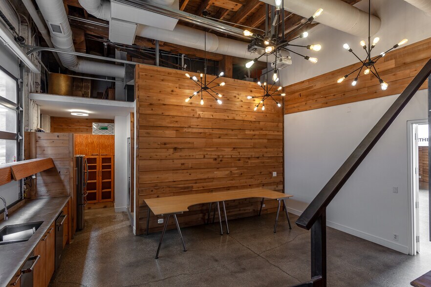 More Photos Of 2425 W 14th St, Chicago Loft Creative Space For Lease