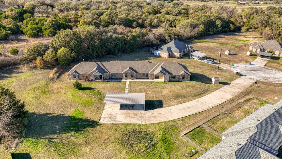 More Photos Of 141 Lindas Creek Ln, Weatherford Multifamily For Sale