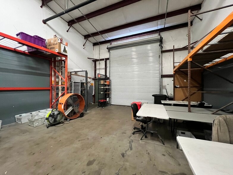 More Photos Of 6636-6646 26th Ct, Sarasota Warehouse For Sale