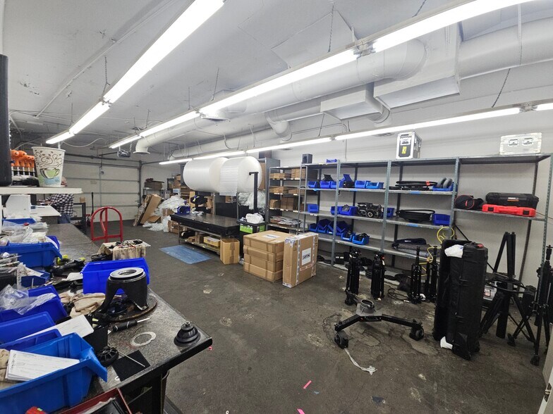More Photos Of 10653-10657 Burbank Blvd, North Hollywood Office For Sale