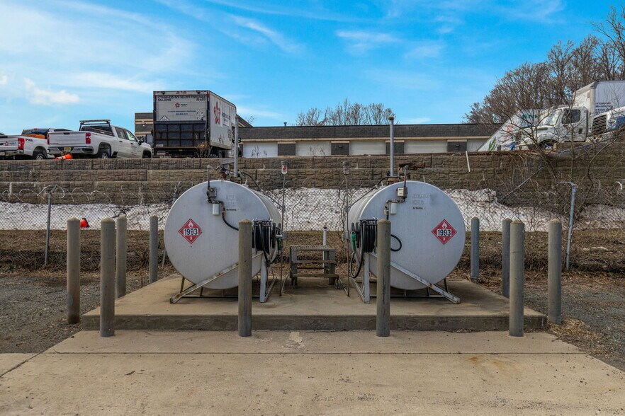 More Photos Of 75 Commerce Cir, Durham Service For Lease