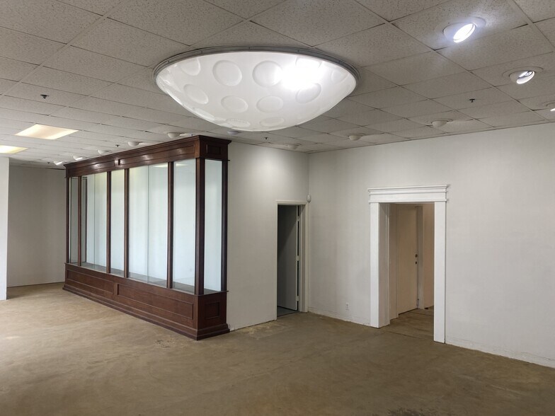 More Photos Of 2930 W Pafford St, Fort Worth Manufacturing For Sale