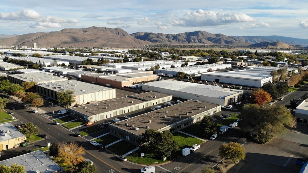 More Photos Of 395 Freeport Blvd, Sparks Showroom For Lease