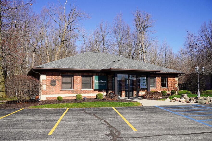 More Photos Of 340 Northpoint Ave, Huntington Office For Sale