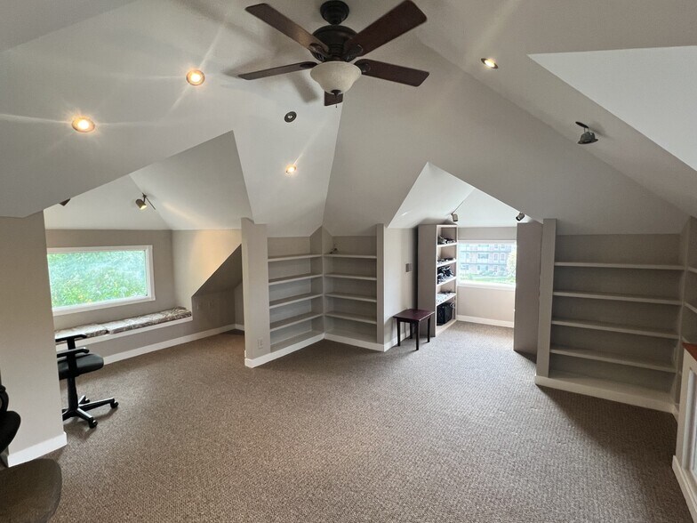 More Photos Of 232 S Batavia Ave, Batavia Office For Sale