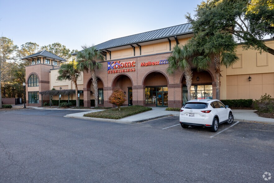 More Photos Of 600 Long Point Rd, Mount Pleasant Unknown For Lease