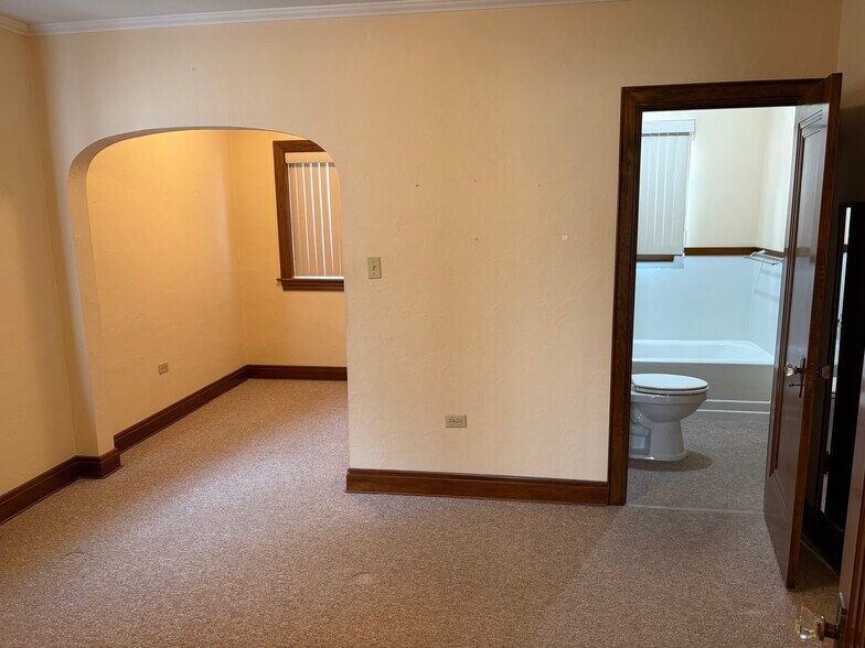 More Photos Of 1031 Columbus Ave, Sandusky Flex For Sale
