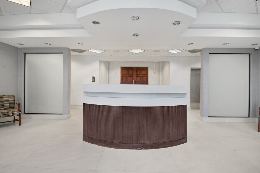 More Photos Of 9512 Sunbeam Center Dr, Jacksonville Office For Lease