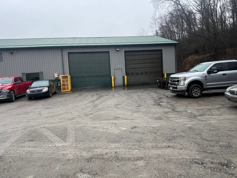 More Photos Of 2807 W Chestnut St, Washington Industrial For Lease