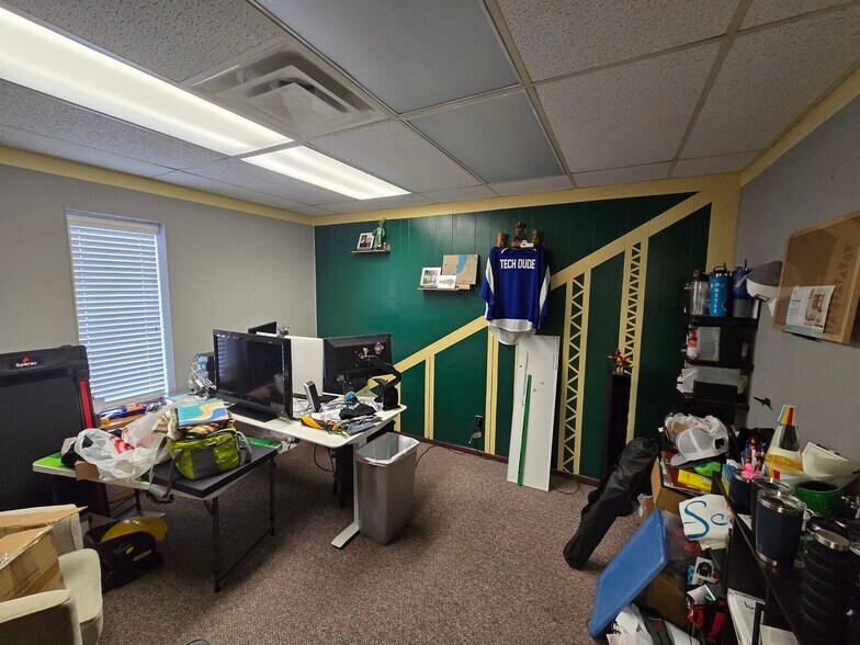 More Photos Of 1123 N 42nd St, Grand Forks Office For Sale