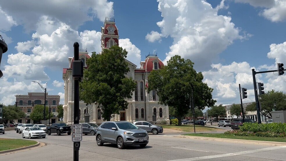 More Photos Of 101 College Ave, Weatherford Storefront Retail Office For Sale